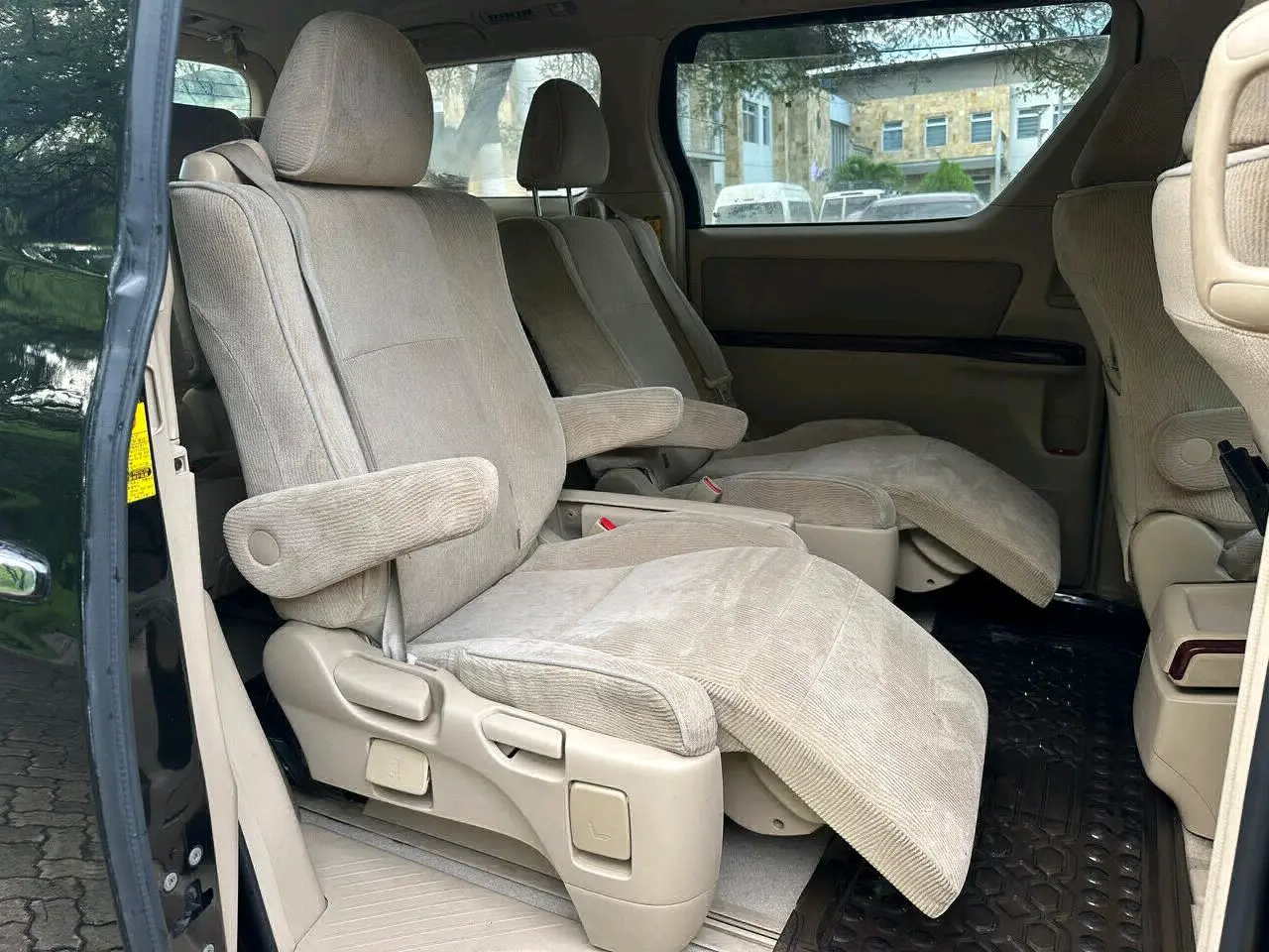 Toyota Alphard 2011 (EKN) thumbnail 8