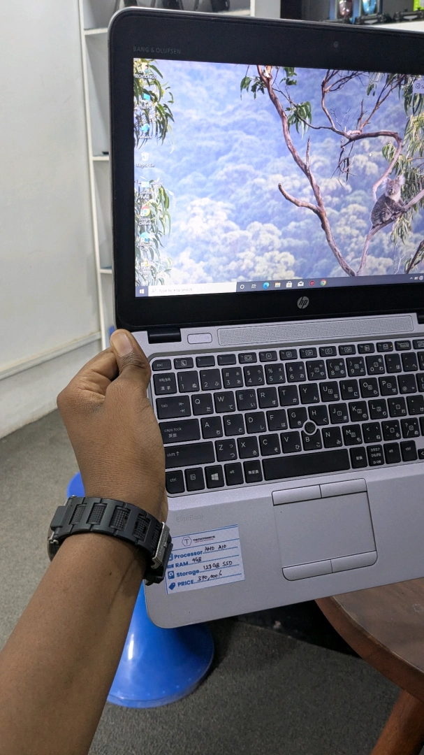 HP EliteBook AMD A10 Laptop 4GB RAM 128GB SSD thumbnail 3