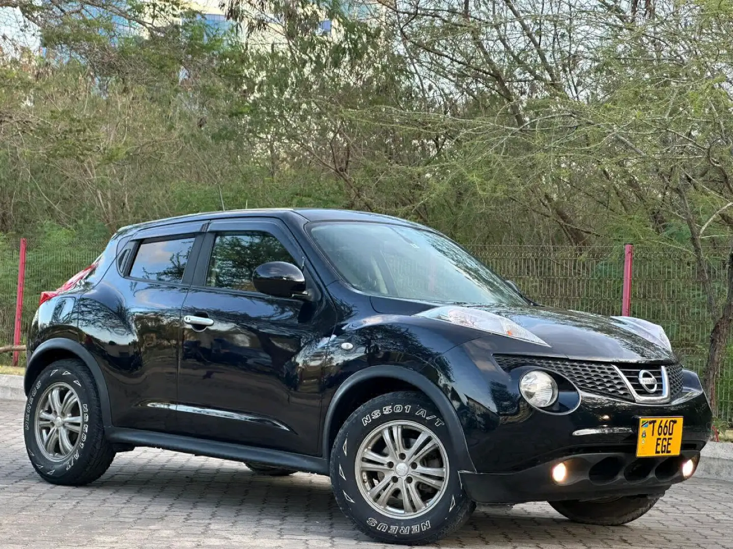 Black Nissan Juke 2010 Model for Sale thumbnail 5