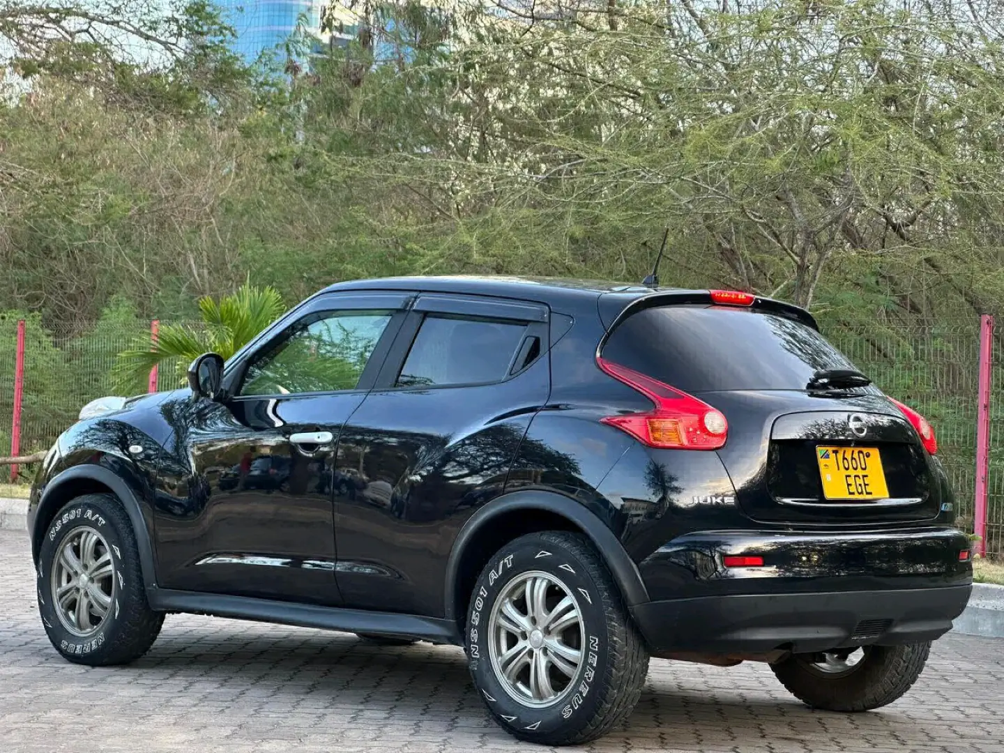 Black Nissan Juke 2010 Model for Sale thumbnail 7