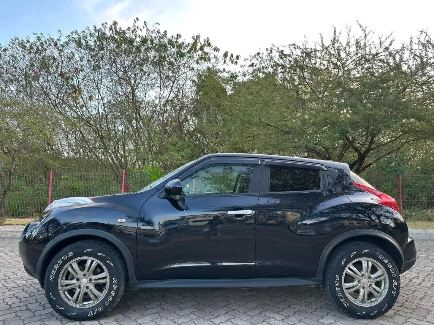 Black Nissan Juke 2010 Model for Sale thumbnail 9