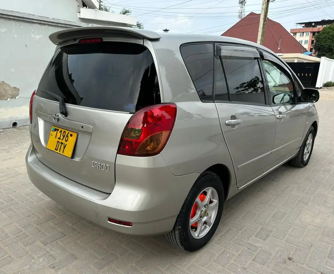 Toyota Spacio Minivan DTY thumbnail 2