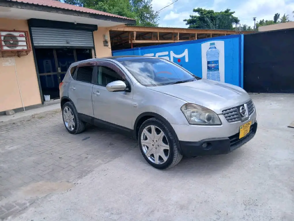Used Silver Nissan Dualis (Qashqai) for Sale thumbnail 2