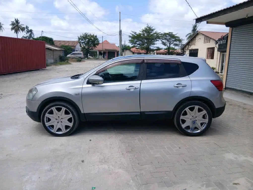 Used Silver Nissan Dualis (Qashqai) for Sale thumbnail 3