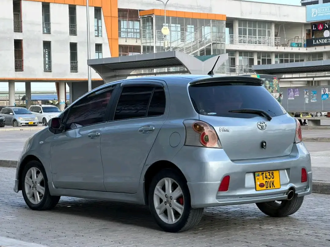 Toyota Vitz RS Silver Automatic 11M thumbnail 2