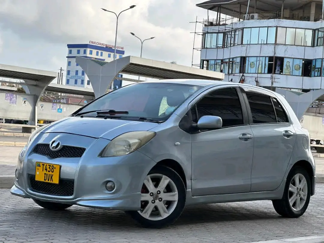 Toyota Vitz RS Silver Automatic 11M thumbnail 5