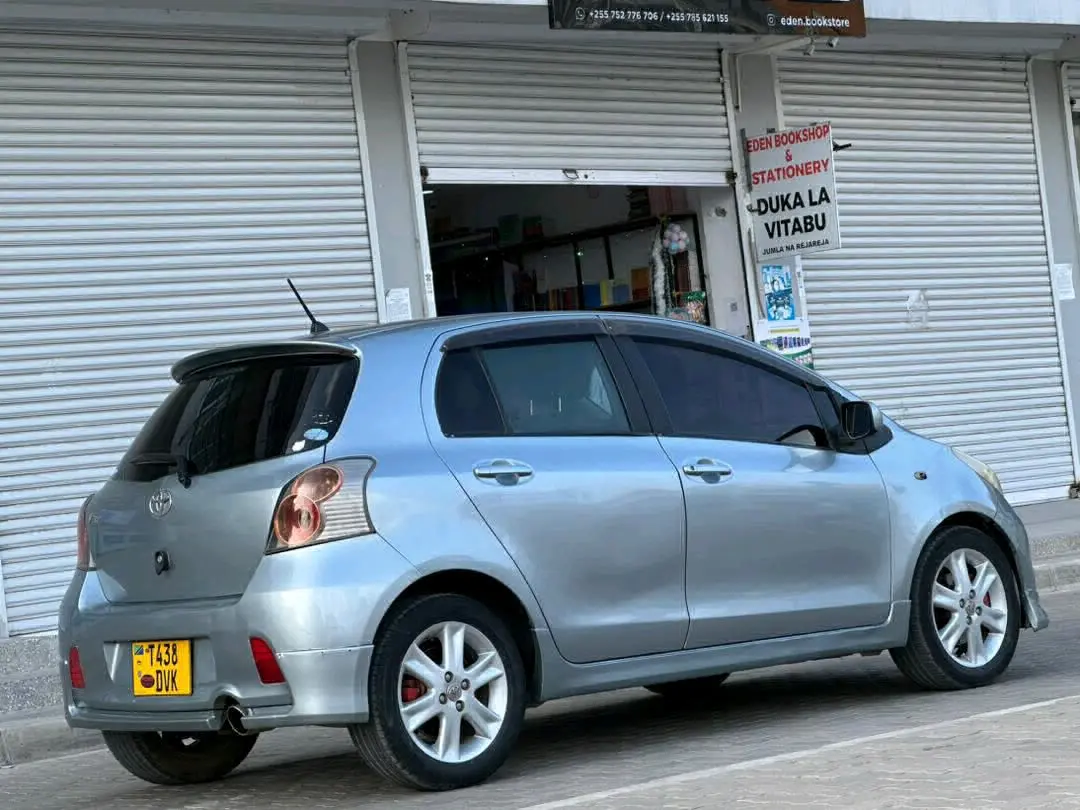 Toyota Vitz RS Silver Automatic 11M thumbnail 6