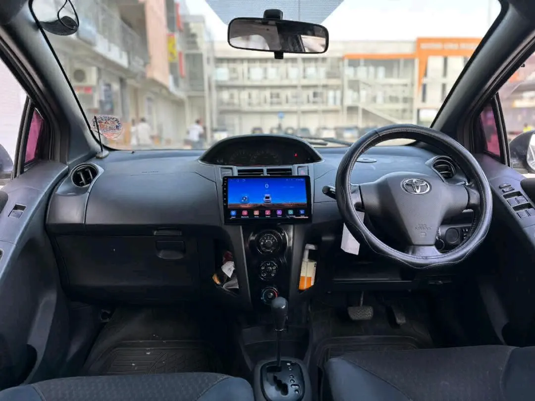 Toyota Vitz RS Silver Automatic 11M thumbnail 8