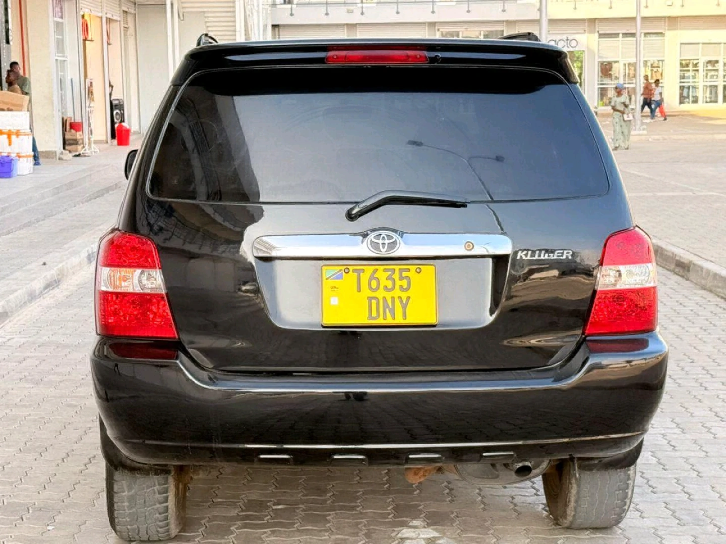 Toyota Kluger 2005 Black SUV for Sale thumbnail 2