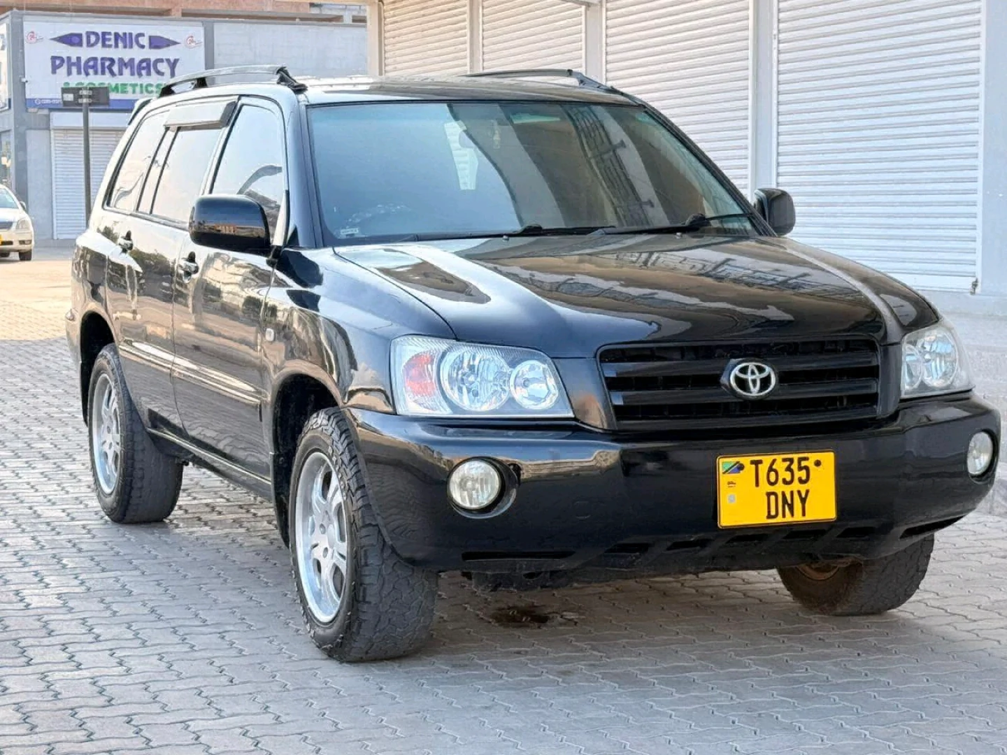 Toyota Kluger 2005 Black SUV for Sale thumbnail 4