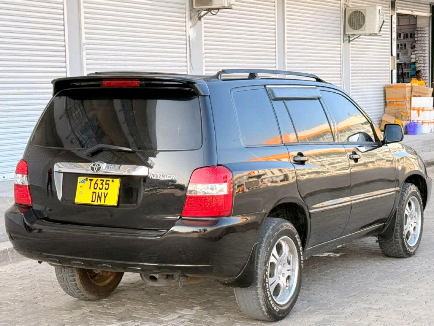 Toyota Kluger 2005 Black SUV for Sale thumbnail 6