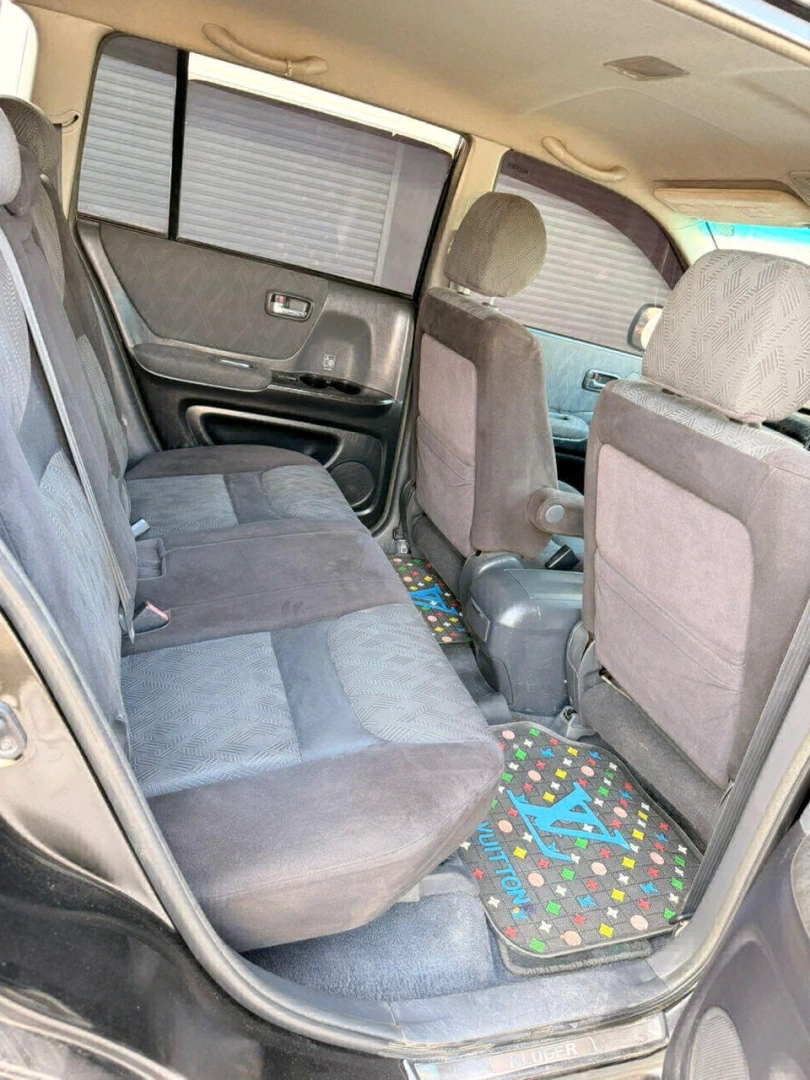 Toyota Kluger 2005 Black SUV for Sale thumbnail 7