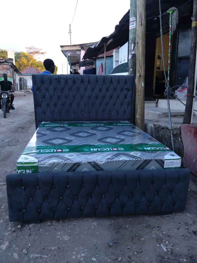 Dark Grey Upholstered Tufted Bed Frame 5x6 ft with Mattress thumbnail 3