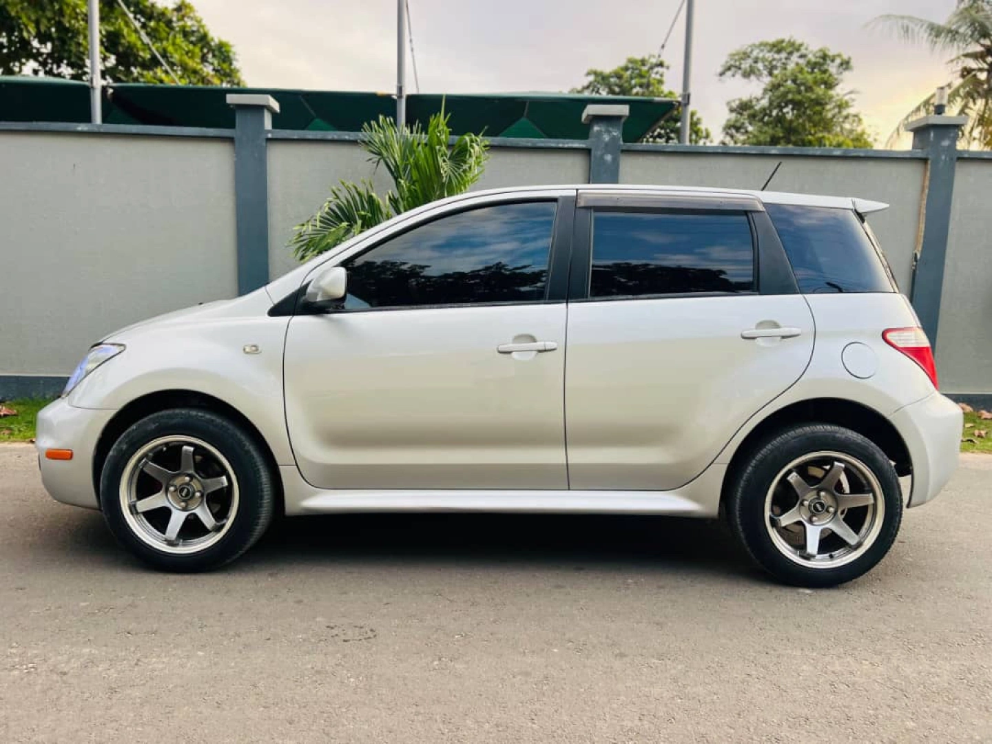 Toyota IST 2006 Automatic - 12.8 Million TZS thumbnail 4