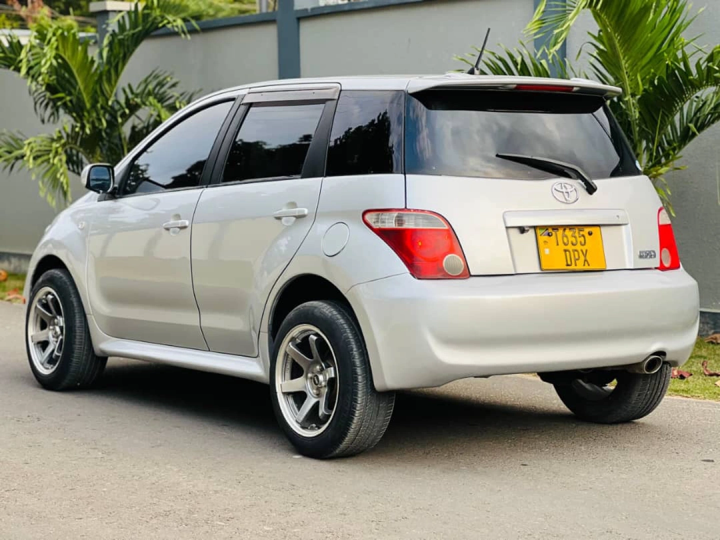 Toyota IST 2006 Automatic - 12.8 Million TZS thumbnail 9