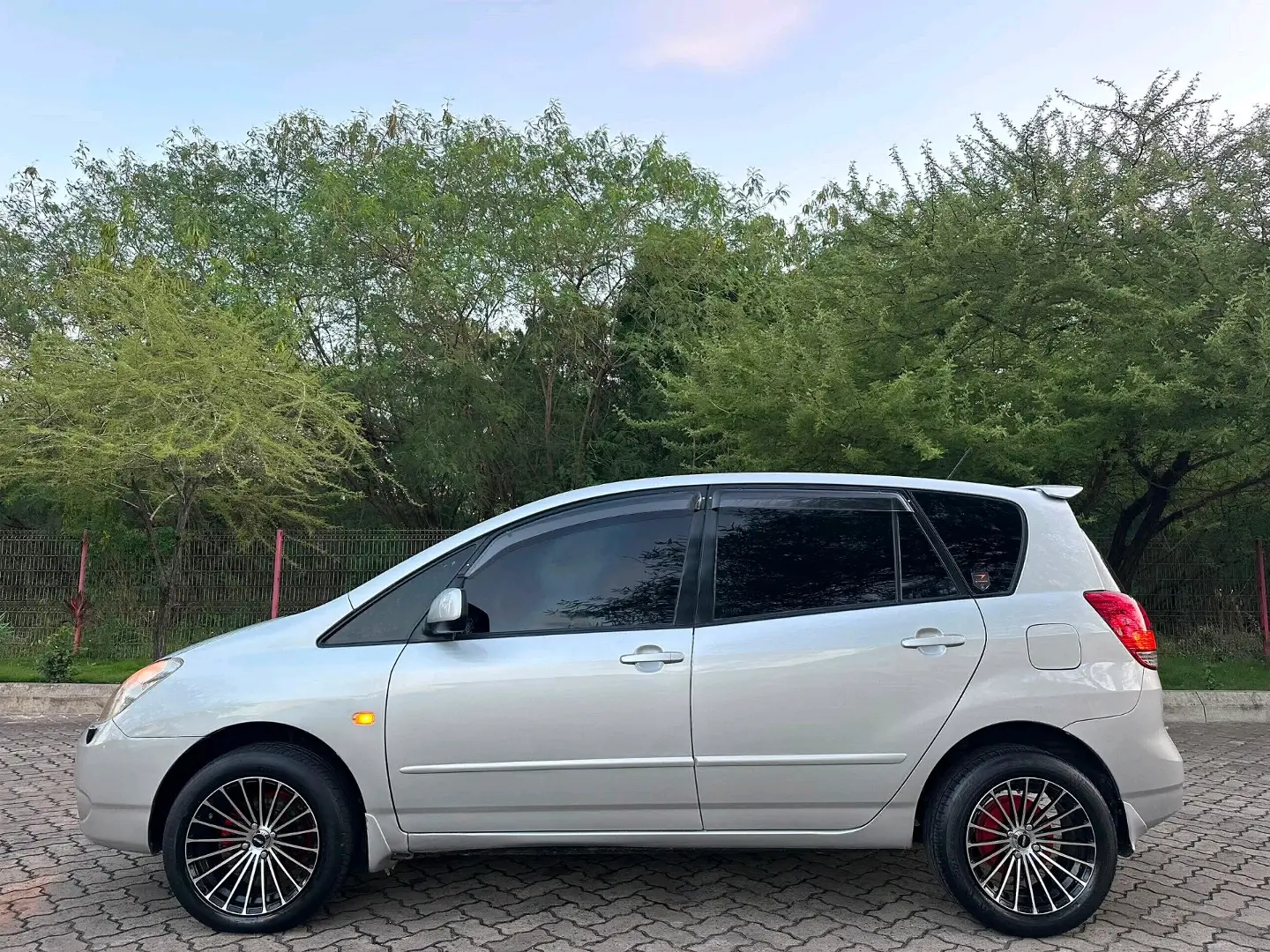 Toyota Ractis Silver