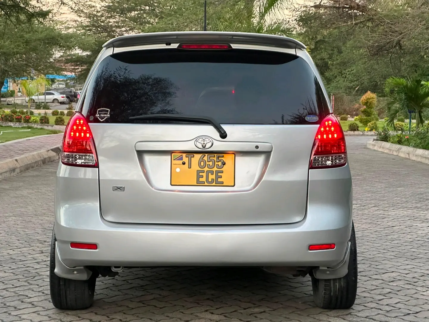 Toyota Ractis Silver thumbnail 7
