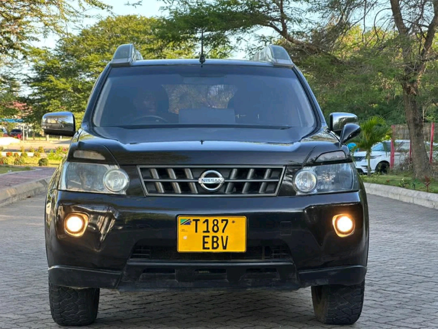 Black Nissan X-Trail 2010 SUV - 1990cc