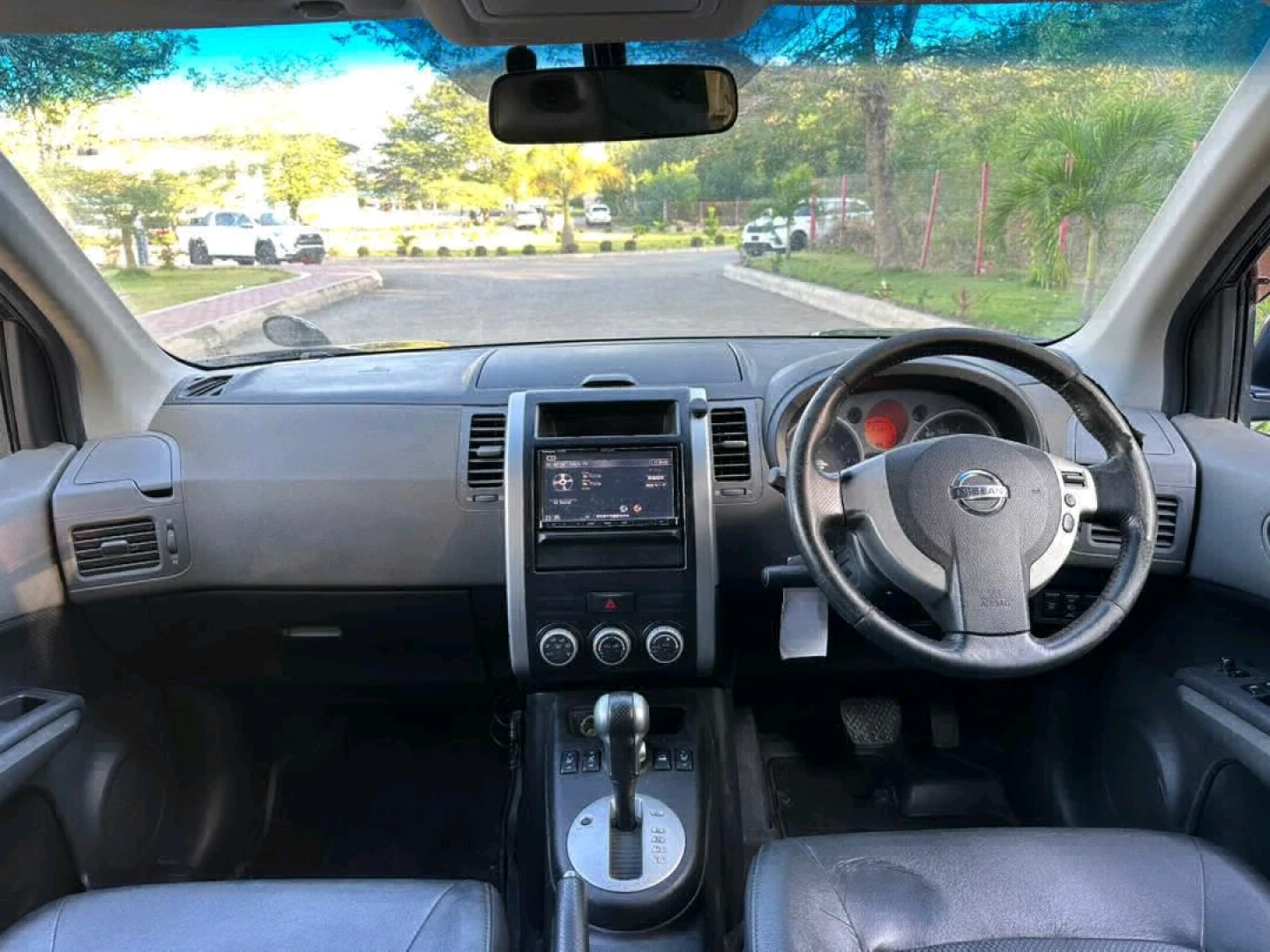 Black Nissan X-Trail 2010 SUV - 1990cc thumbnail 7