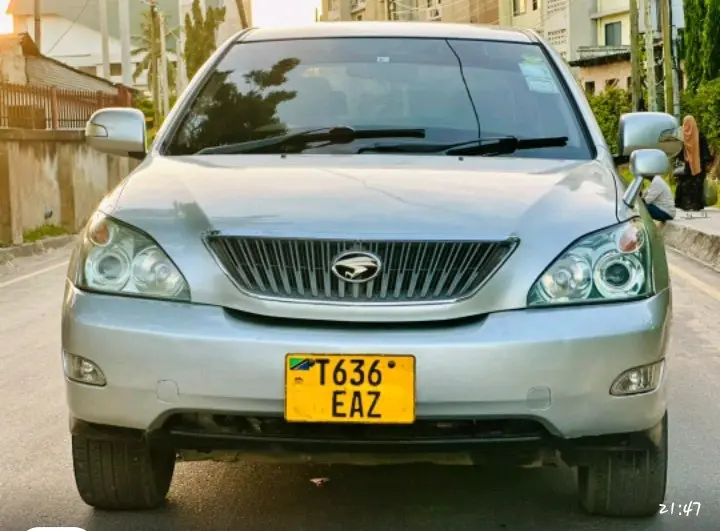 Toyota Harrier (Silver)