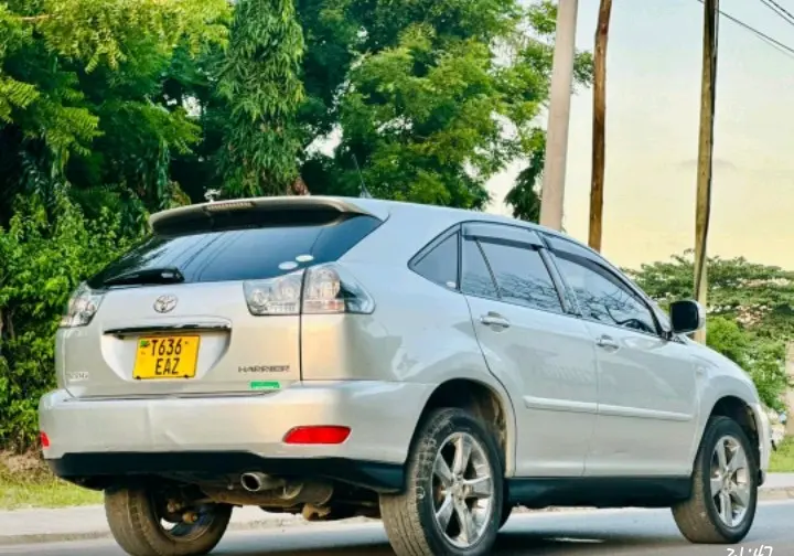 Toyota Harrier (Silver) thumbnail 5