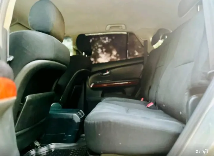 Toyota Harrier (Silver) thumbnail 6