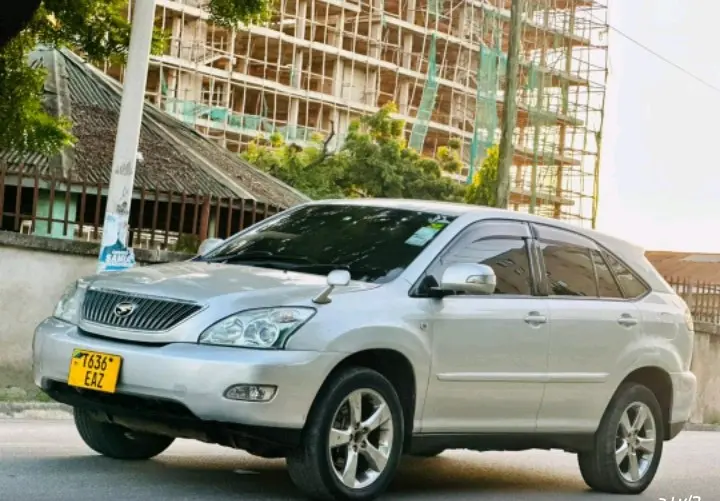 Toyota Harrier (Silver) thumbnail 8