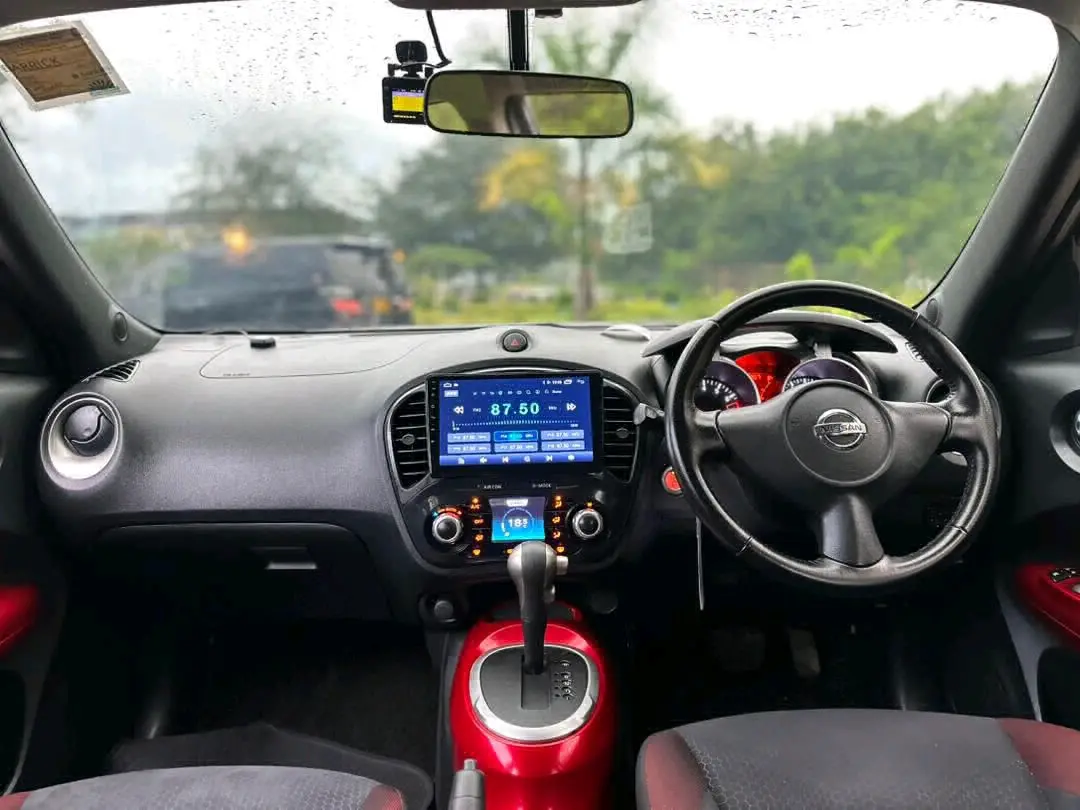 Grey Nissan Juke (Reg EHU) thumbnail 3