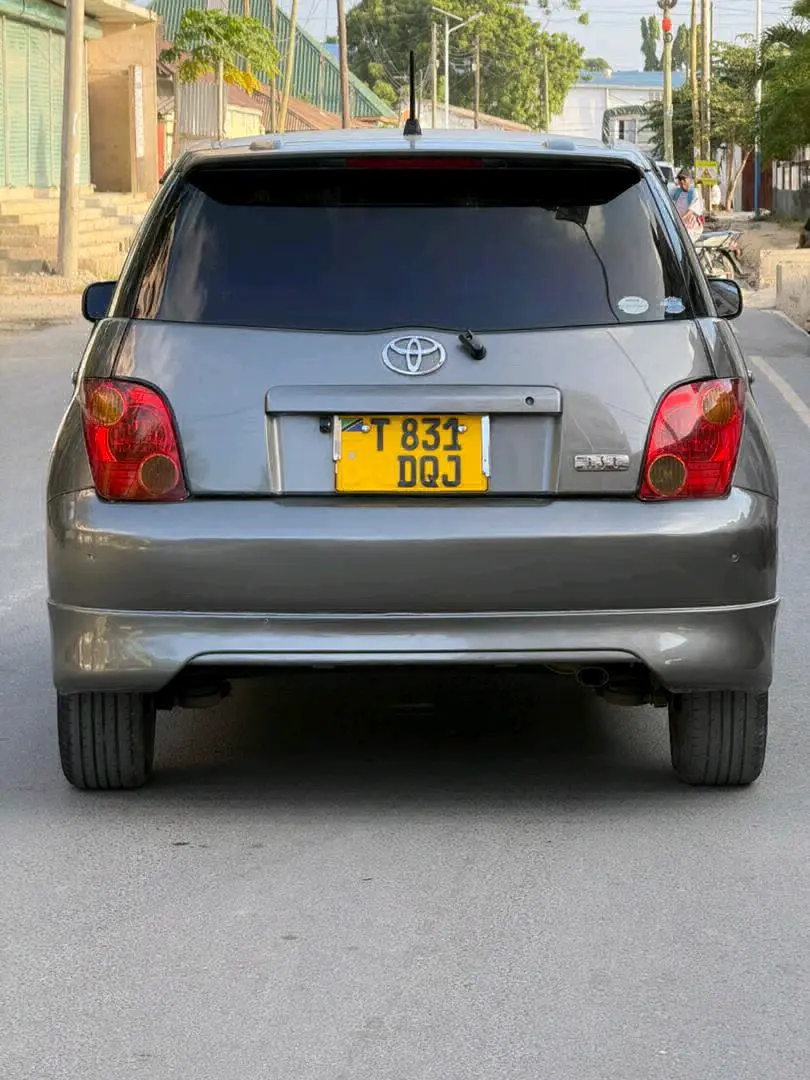 Toyota IST Hatchback 2004 Grey thumbnail 5