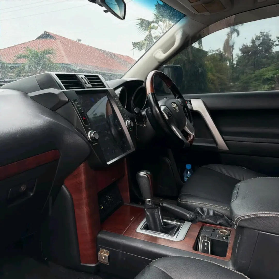 Toyota Land Cruiser Prado 2015 thumbnail 2