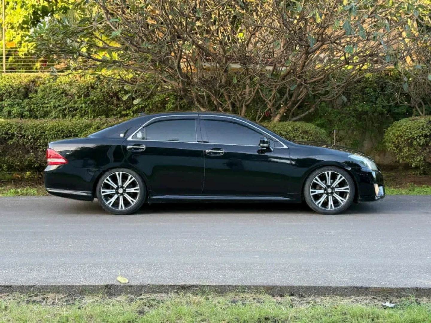 Toyota Crown Athlete 2009 (Black) thumbnail 3
