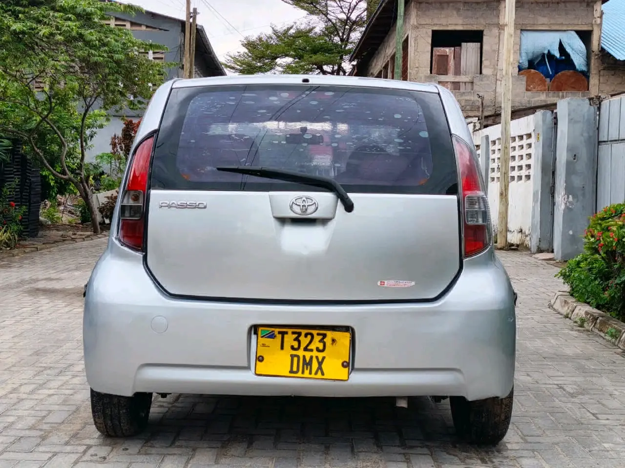 Toyota Passo Silver thumbnail 2