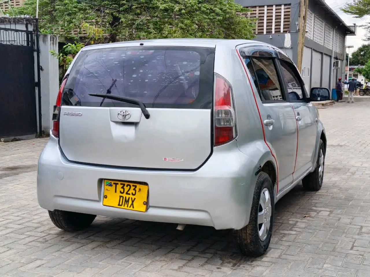 Toyota Passo Silver thumbnail 3