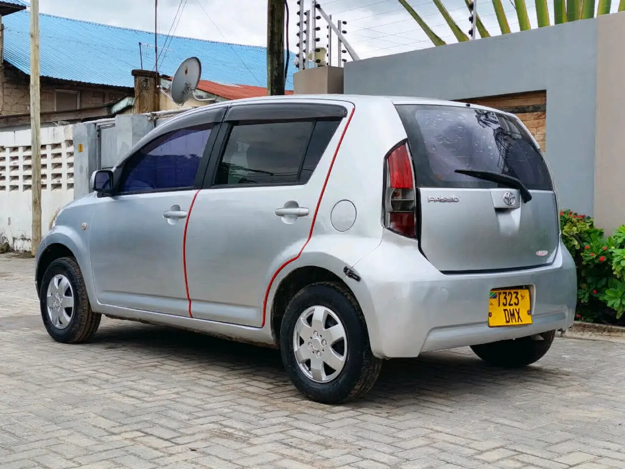 Toyota Passo Silver thumbnail 6