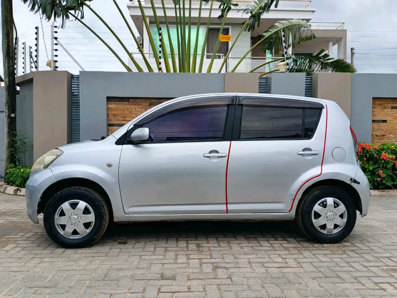 Toyota Passo Silver thumbnail 7