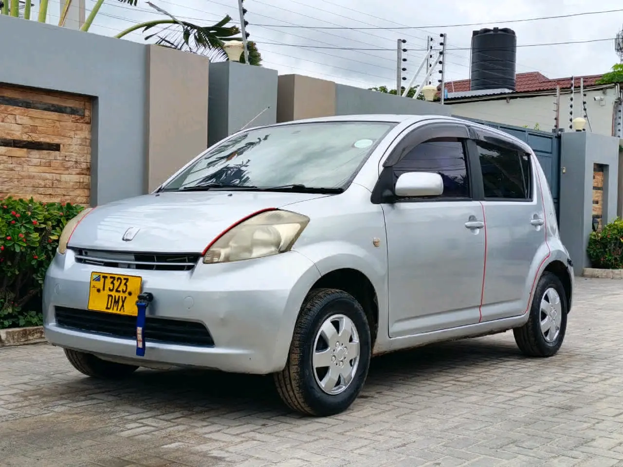 Toyota Passo Silver thumbnail 8