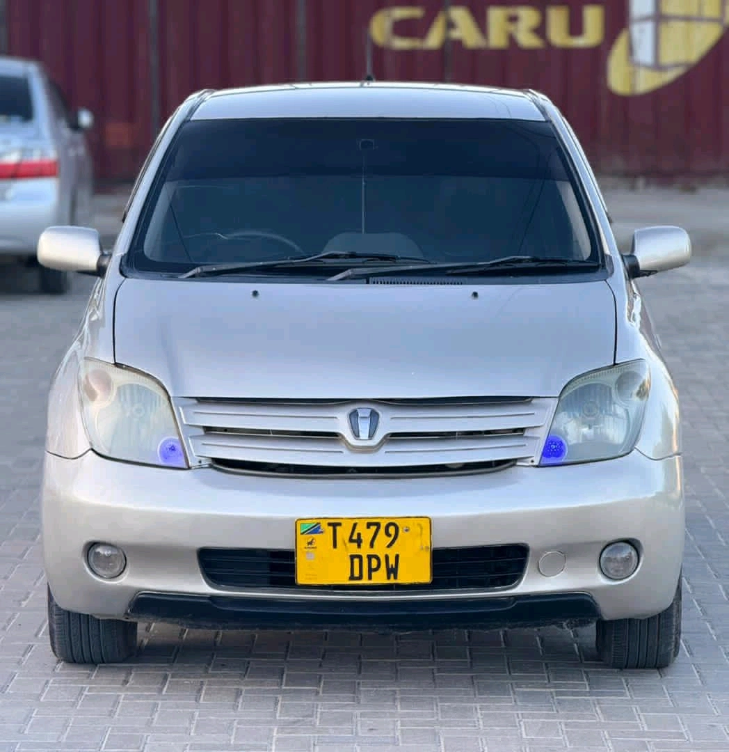 Toyota Ist Silver Car T479 DPW Full AC