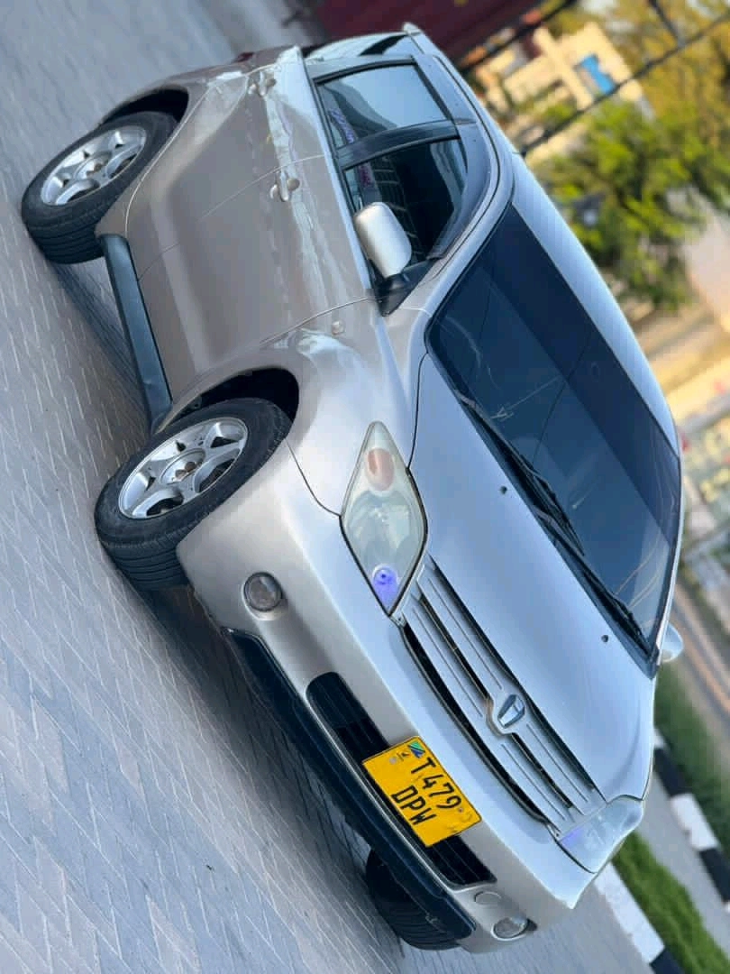Toyota Ist Silver Car T479 DPW Full AC thumbnail 2