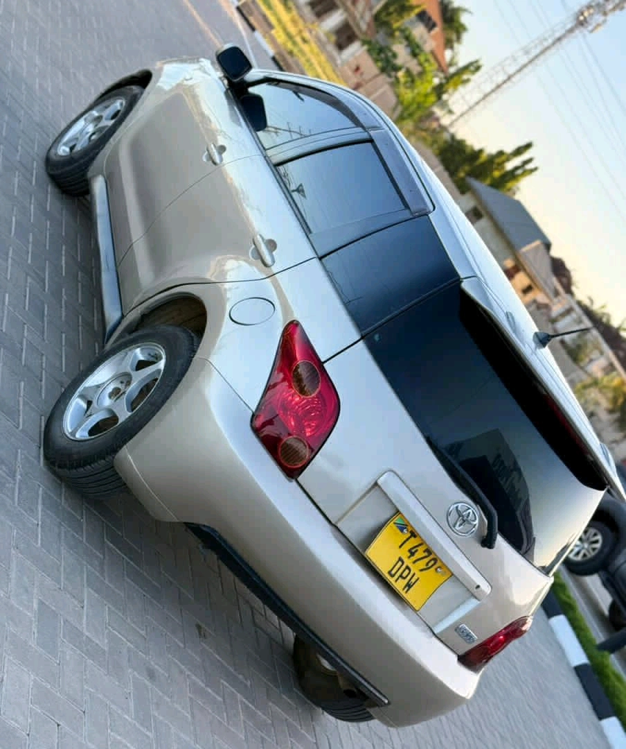 Toyota Ist Silver Car T479 DPW Full AC thumbnail 3
