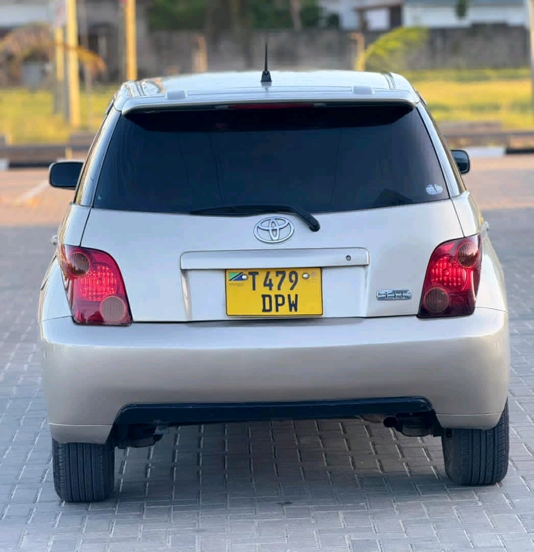 Toyota Ist Silver Car T479 DPW Full AC thumbnail 4