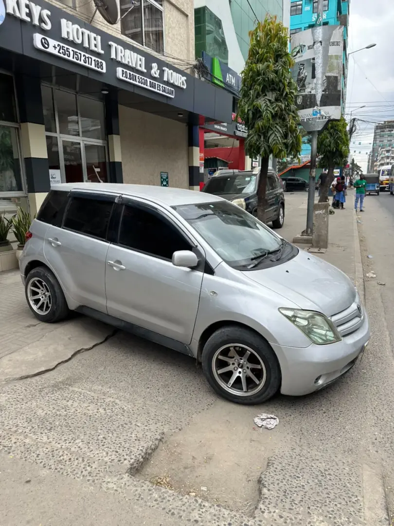 Toyota Ist 2004 DQN thumbnail 2