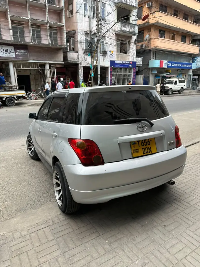 Toyota Ist 2004 DQN thumbnail 3