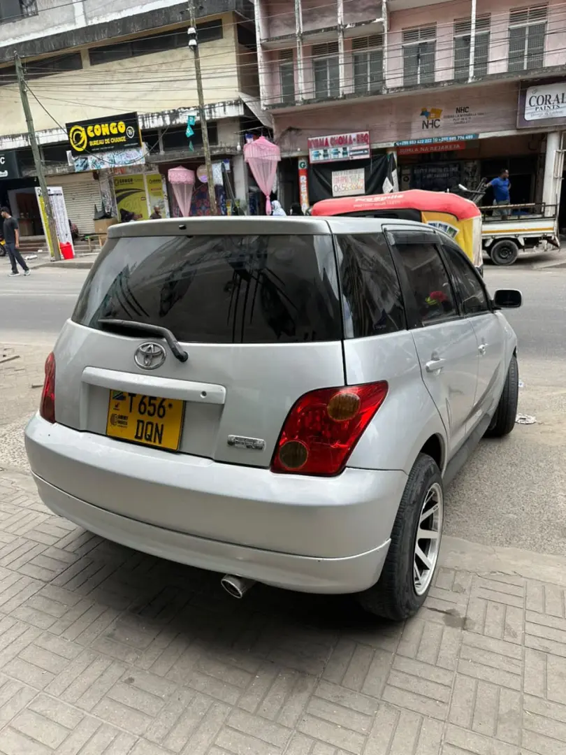 Toyota Ist 2004 DQN thumbnail 4