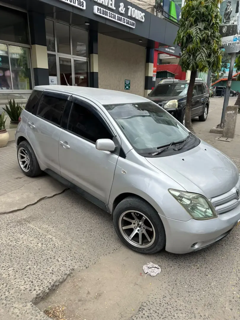 Toyota Ist 2004 DQN thumbnail 5