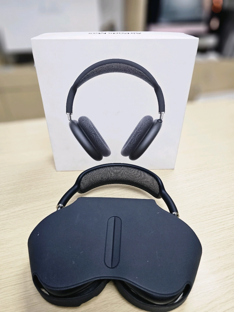 Used Apple AirPods Max Headphones (Space Gray) thumbnail 2
