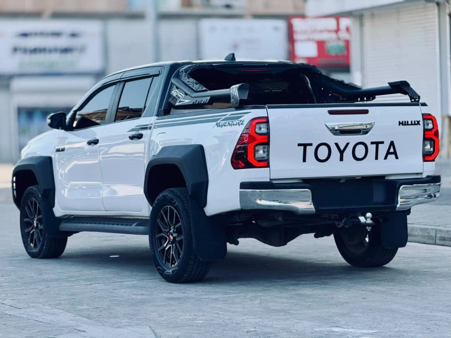 2022 Toyota Hilux Adventure 2.8L Diesel 4WD thumbnail 4