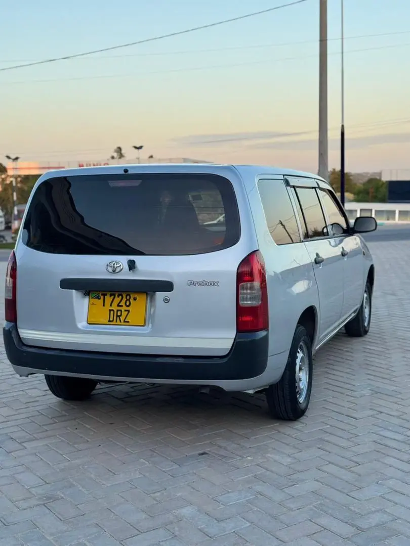 Toyota Probox 2010 Silver thumbnail 2