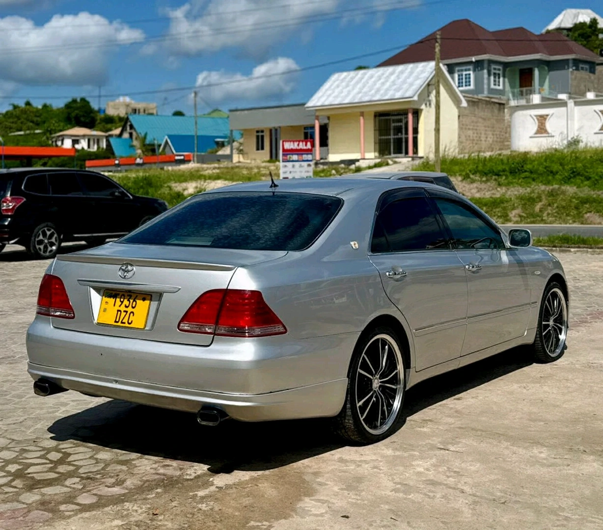 Toyota Crown Athlete Silver/White thumbnail 3
