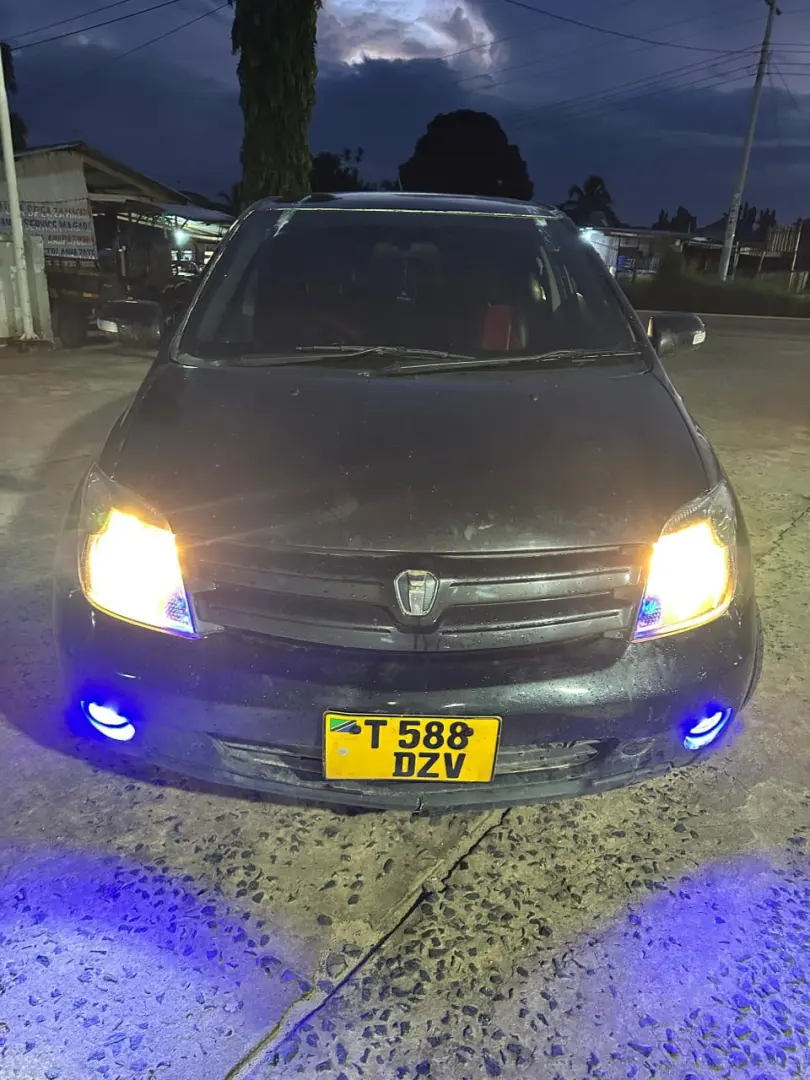 Toyota Ist (Black)