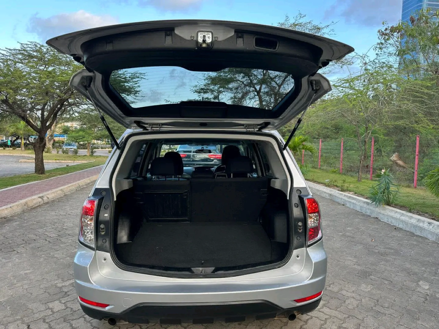 Subaru Forester 2010 Silver (Reg EMG) thumbnail 6